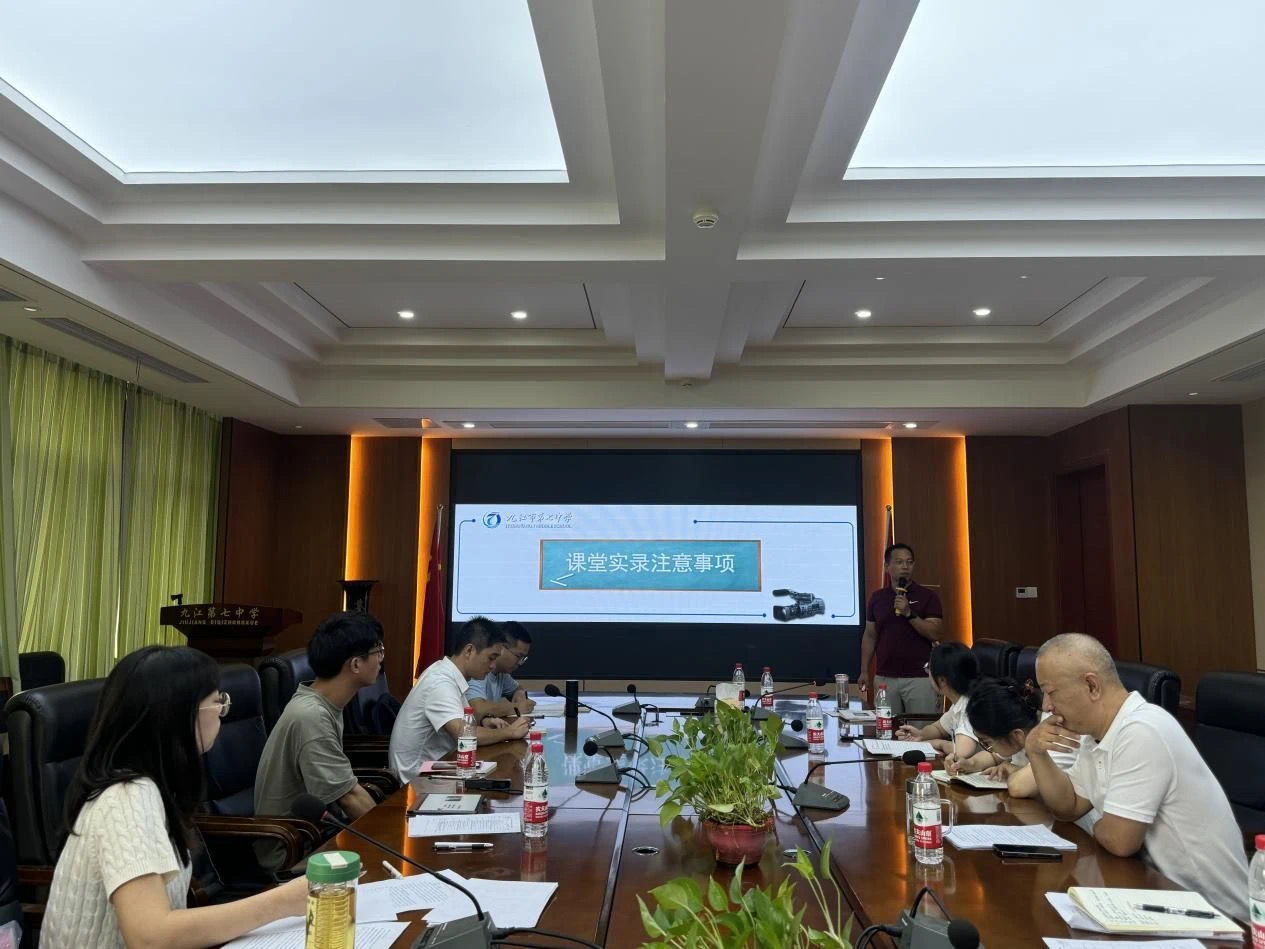 新入职教师岗前培训.jpg